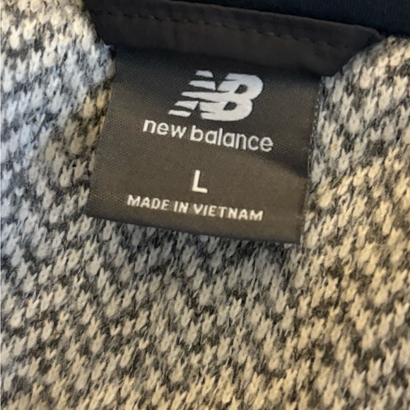 New Balance Black and White Patterned Jacket Size Large NWOT - Picture 8 of 10